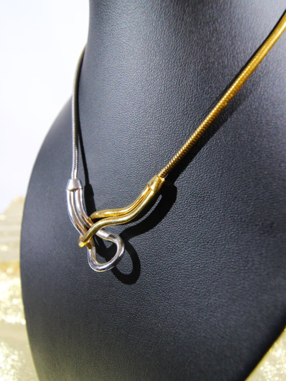 Vintage Crown Trifari Two-Tone Interlocking Loop Choker Necklace - Picture 5 of 7